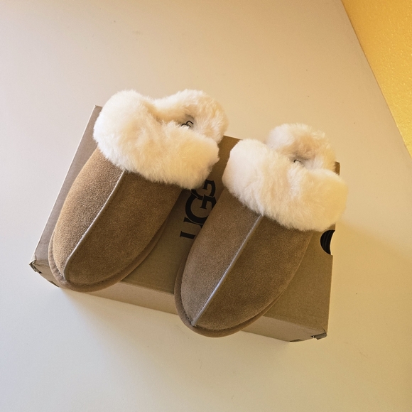 UGG Women's Scuffette II Soft & Cozy Slippers Chestnut, Style # W/1106872 Size 9 - Picture 7 of 12